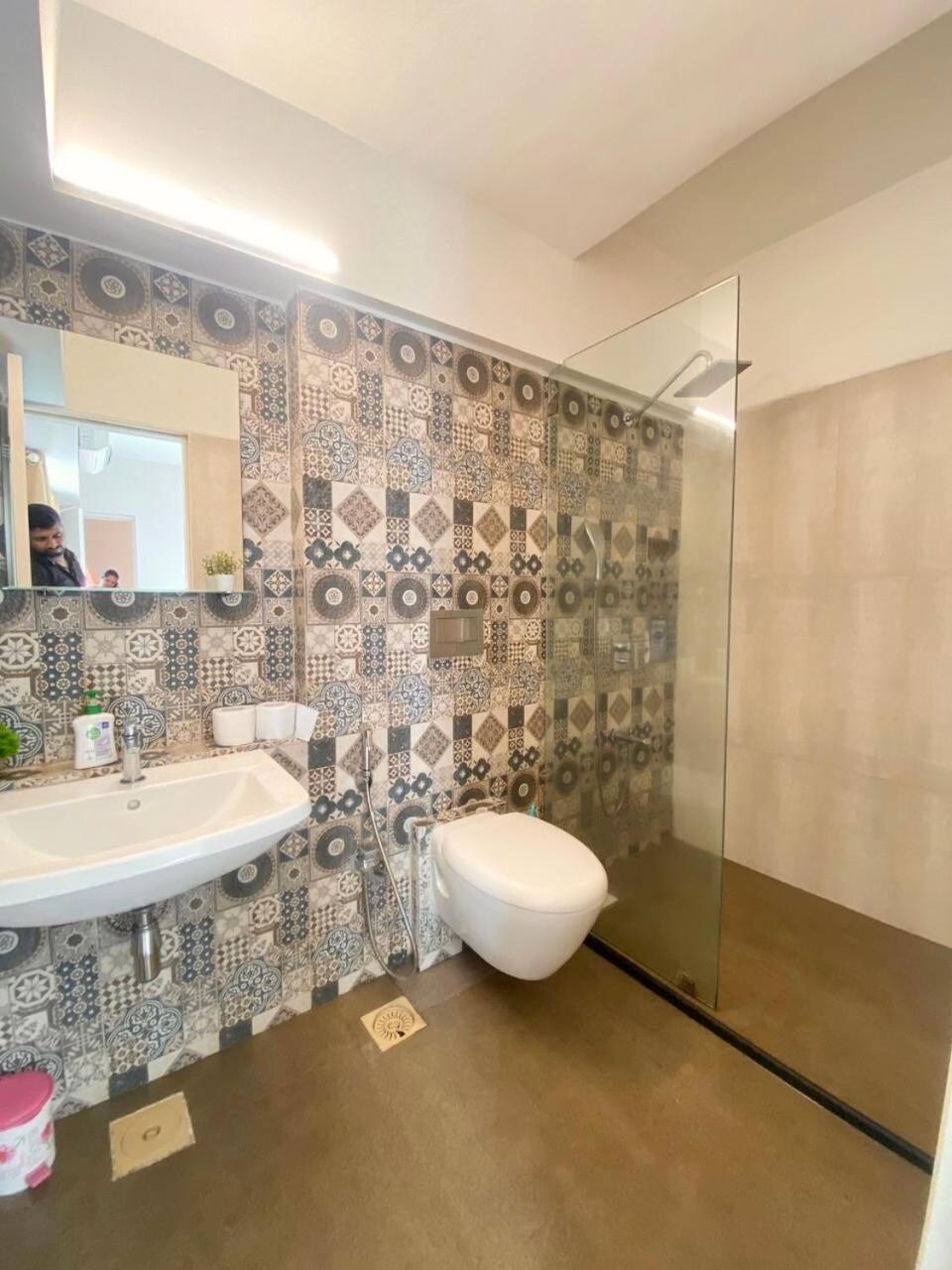 5 Star Luxury Pool, Gym Near Airport Bkc Apartament *